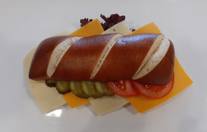 Laugensandwich mit Scheibenkäse